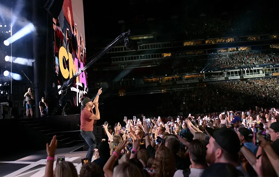Luke Bryan CMA 2019